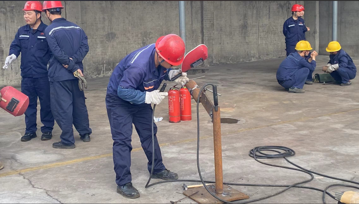 安陽市殷都區(qū)總工會(huì)舉辦安陽市新型化工產(chǎn)業(yè)集群技能競賽暨第十屆“同興杯”職工技能大賽
