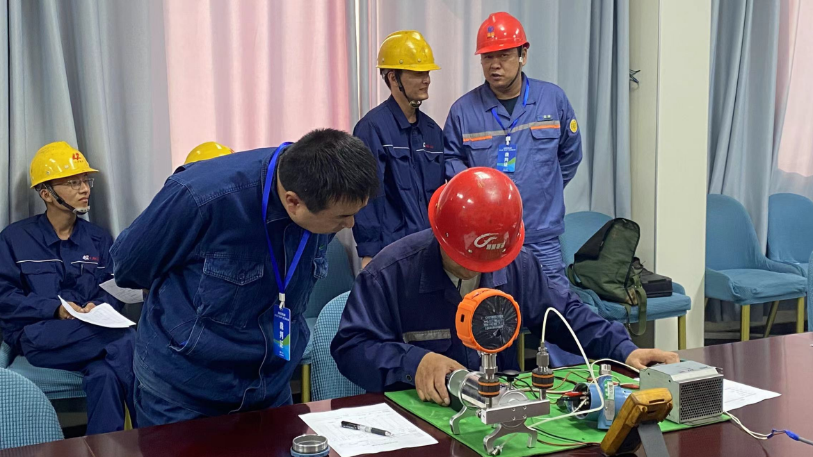 安陽市殷都區(qū)總工會(huì)舉辦安陽市新型化工產(chǎn)業(yè)集群技能競賽暨第十屆“同興杯”職工技能大賽